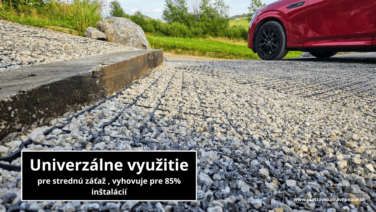 zatrávňovač využitý na parkovisku, príjazdovej ceste a chodníkoch pri rodinnom dome s odparkovaným autom