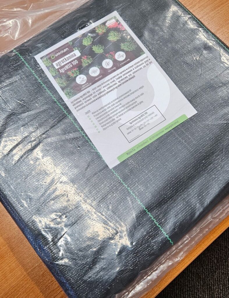 Agrotextília proti burine AGROWIG 100 – kompaktné balenie