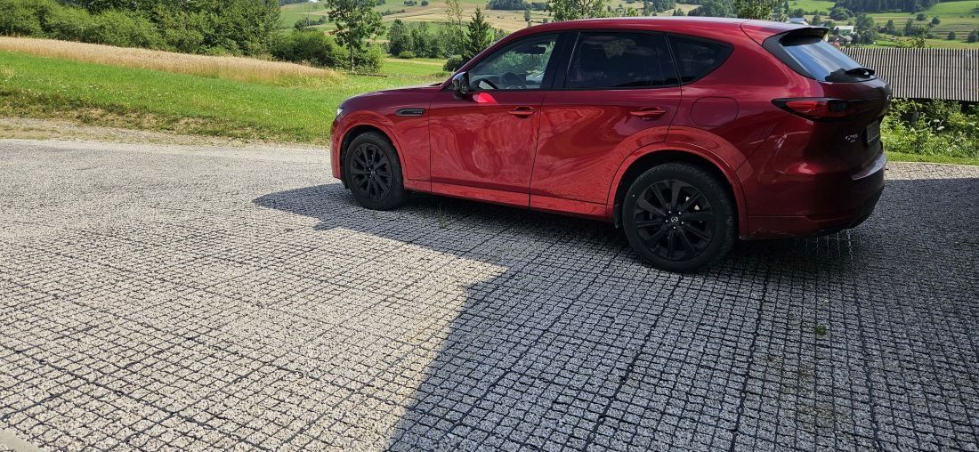 Zatrávňovač vyplnený štrkom