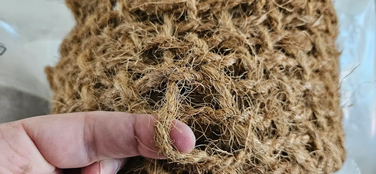 Detail hustého zakrútenia kokosového vlákna JUTENON ECC 700